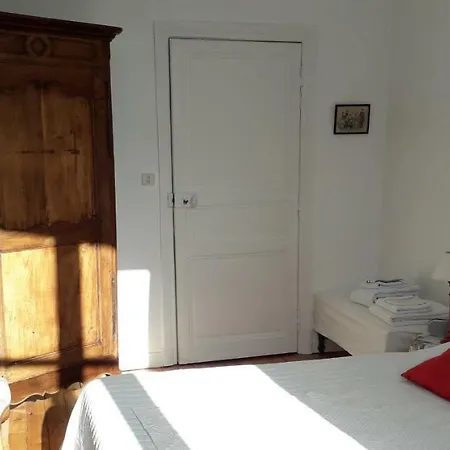 D'hotes Marchand Bed and Breakfast